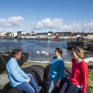 Friends visiting the Cladagh, Galway_140917CH0646_master